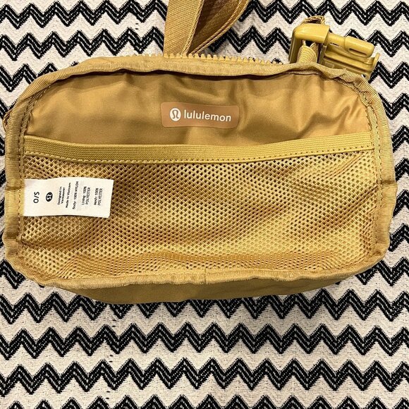 NWT Golden Sand lululemon Everywhere Belt Bag EBB 1L FAST SHIP - Picture 7 of 9